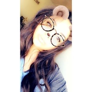 Meet your Posher, Cinthia
